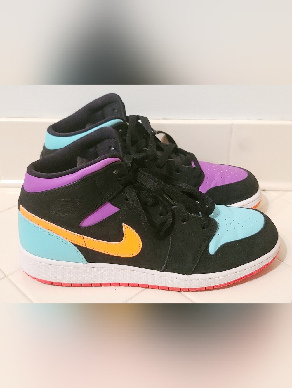 Air Jordan 1 Mid Candy GS Size 7Y / Women's Size 8.5 - Picture 3 of 7